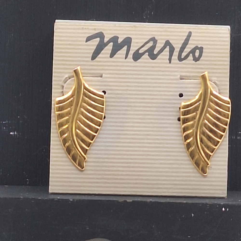 Vtg Marlo Gold Tone Leaf Stud Earrings